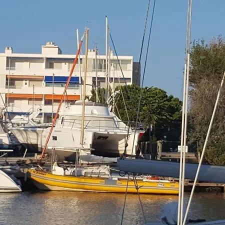 Appartement With Direct Access To The Hyères